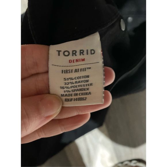 Torrid NWT Denim Black Jeans Jeggings Button Detailing Pants, Size 14S - Picture 4 of 11